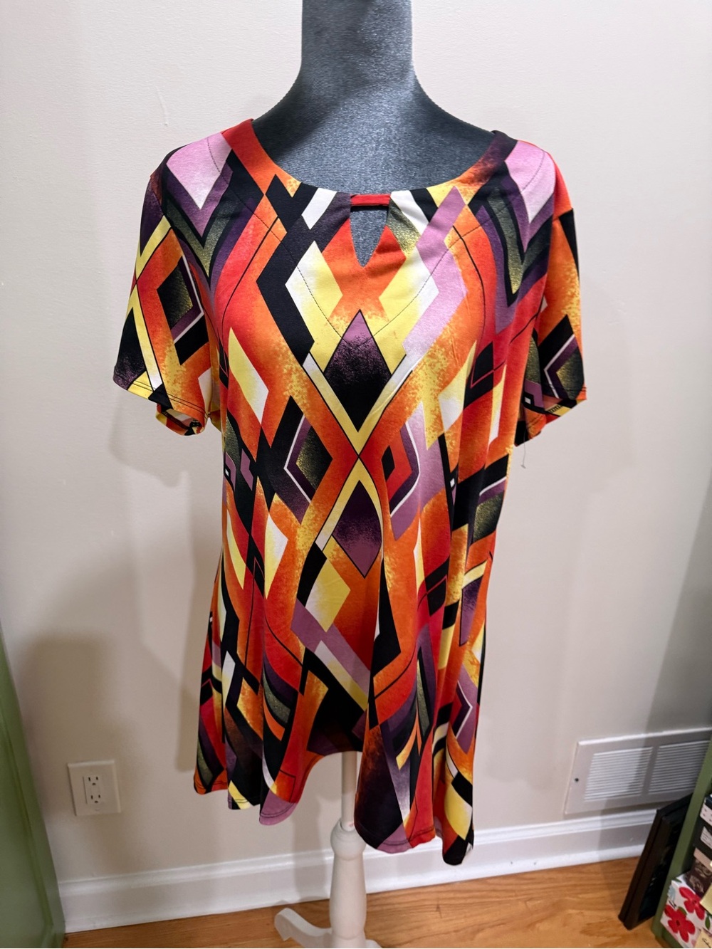 Cocomo Geometric Scoop Neck Tunic in Orange, Pink & Yellow Vintage Print Size M